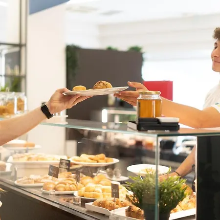 Отель Continental & 3*