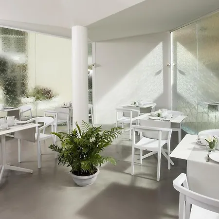 Отель Continental &